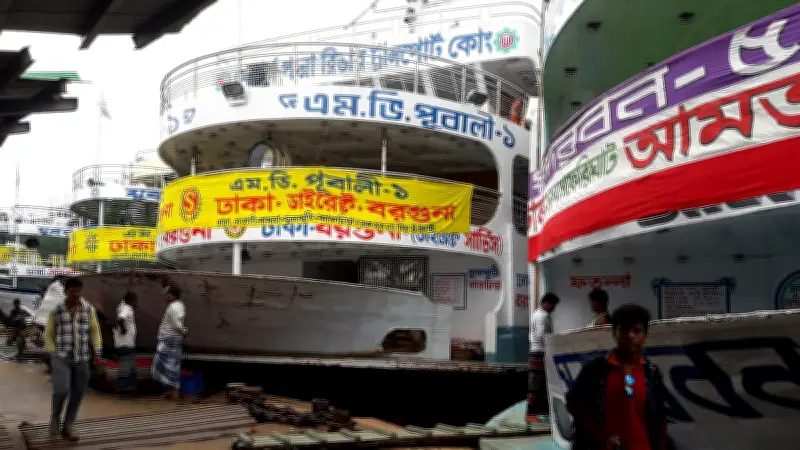 সদরঘাটে দুই লঞ্চের সংঘর্ষে এক যুবক নিহত, আহত ও নিখোঁজের খবর