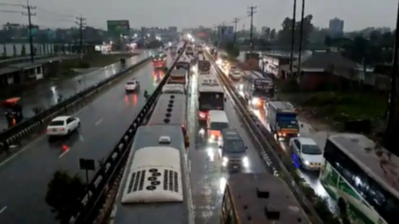 বাংলাদেশে অনলাইন শিক্ষার নতুন দিগন্ত: প্রযুক্তির মাধ্যমে শিক্ষার সম্প্রসারণ