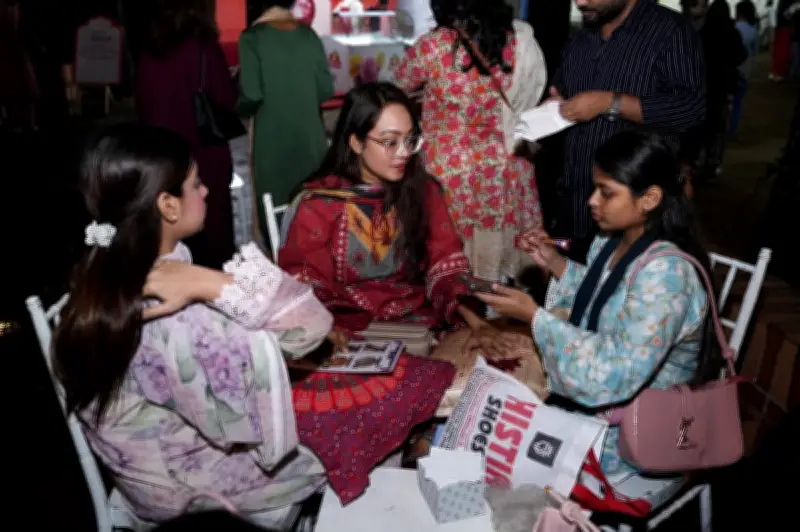 গুলশান সোসাইটি চাঁদরাত ২০২৬: বৃষ্টিতে উদ্বোধন পিছিয়ে, তিন দিনব্যাপী উৎসবে মেহেদি থেকে সংগীত