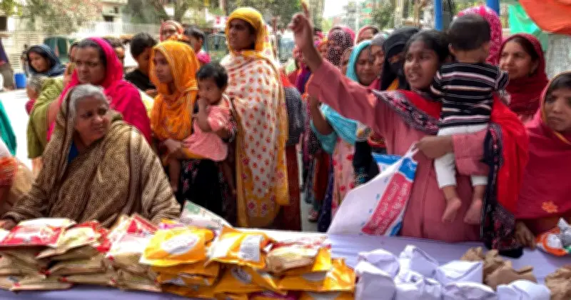 রাজশাহীতে 'ঈদ খুশির হাট': মাত্র ৫ টাকায় পণ্য কিনে আনন্দিত অসহায়রা