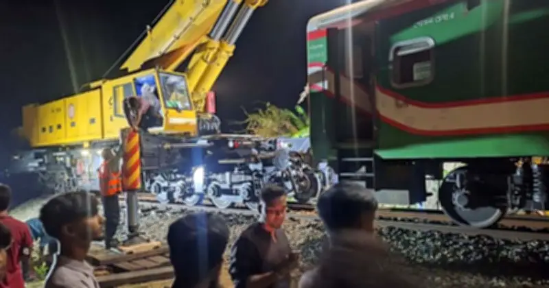 বগুড়ার সান্তাহারে নীলসাগর এক্সপ্রেস লাইনচ্যুত: ১২ ঘণ্টায় উদ্ধার, ট্রান্সশিপমেন্টে বিকল্প যাত্রা
