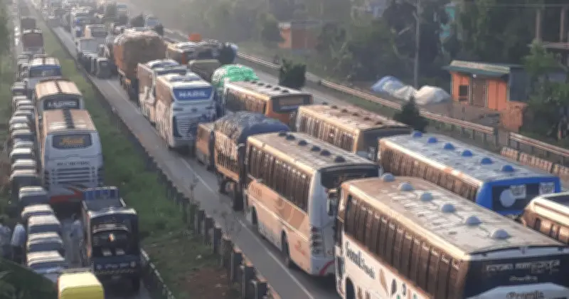 ঈদযাত্রায় ঢাকা-টাঙ্গাইল মহাসড়কে তীব্র যানজট, যাত্রীদের নাভিশ্বাস