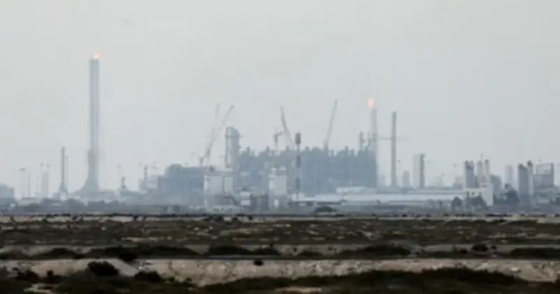 কাতারের এলএনজি স্থাপনায় ইরানের ক্ষেপণাস্ত্র হামলা, আগুন ও ব্যাপক ক্ষতি