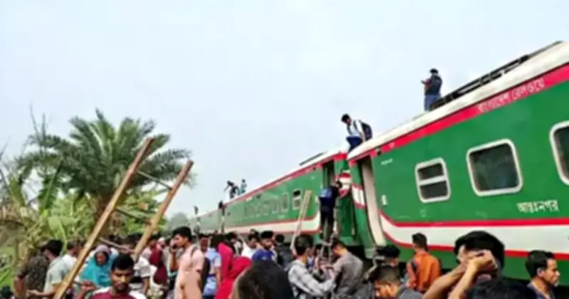 সান্তাহারে নীলসাগর এক্সপ্রেসের ৯ বগি লাইনচ্যুত, উত্তরের ৫ জেলার সঙ্গে ঢাকার রেল যোগাযোগ বিচ্ছিন্ন