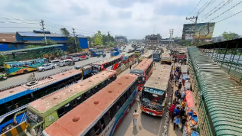 গাজীপুরের কালিয়াকৈরে মহাসড়কে বৃষ্টিতে তীব্র যানজট, ঈদযাত্রীদের দুর্ভোগ