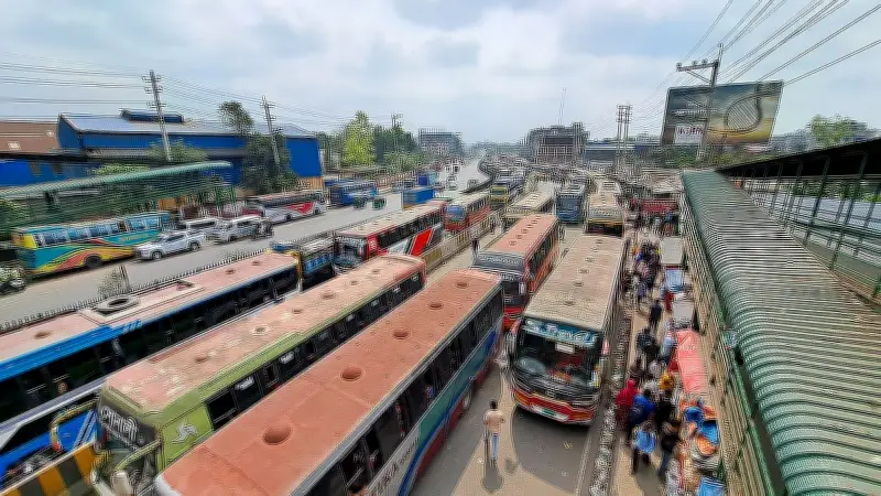 গাজীপুরের কালিয়াকৈরে ঢাকা-টাঙ্গাইল মহাসড়কে বৃষ্টিতে তীব্র যানজট, ঈদযাত্রীদের দুর্ভোগ