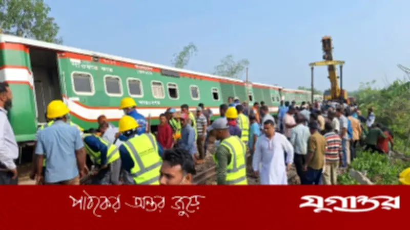 বগুড়ায় নীলসাগর এক্সপ্রেস লাইনচ্যুত: ৫ বগি উদ্ধারকাজ চলমান, আহত ৬৬