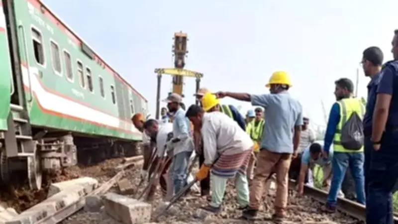 ঈদযাত্রায় যানজট ও দুর্ভোগ, বৃষ্টির আভাসে যাত্রীদের উদ্বেগ