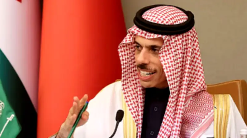 ইরানের হুমকি ও ঈদযাত্রার দুর্ভোগ: সৌদি গ্যাসক্ষেত্র হুমকি, ঢাকায় যানজট ও বৃষ্টির আভাস