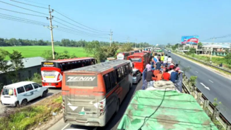 ঈদযাত্রায় টাঙ্গাইলে যানজট: উত্তরের গন্তব্যে যাত্রীদের দুর্ভোগ
