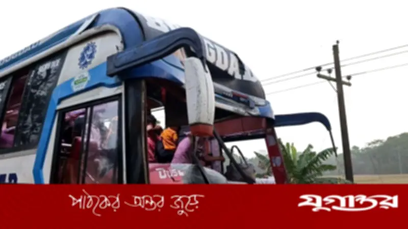 মাদারীপুরে বাস-ট্রাক সংঘর্ষে আহত ১৫, মহাসড়কে যান চলাচল ব্যাহত