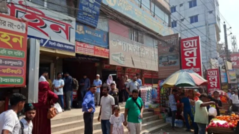 ঈদে বাড়তি ভাড়ার অভিযোগ: সায়েদাবাদে যাত্রীদের দুর্ভোগ