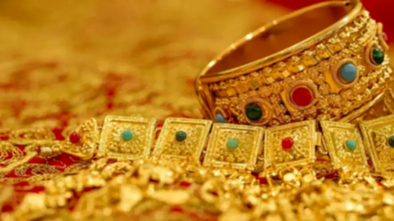 ঈদের প্রাক্কালে স্বর্ণের দাম কমেছে, সাতক্ষীরায় দুটি মরদেহ উদ্ধার ও পাঁচ কনটেন্ট ক্রিয়েটর গ্রেফতার