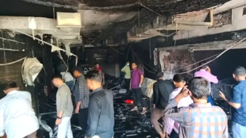 টেরিবাজারে আগুনে দুইজনের মৃত্যু, ঈদে তারিক আনাম খান ব্যস্ত, প্রধানমন্ত্রী রাষ্ট্রীয় ভবনে উঠছেন না