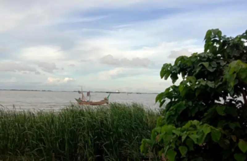 ভোলার মেঘনায় স্পিডবোট ডুবি: পুলিশ সদস্য নিখোঁজ, ছয়জন উদ্ধার