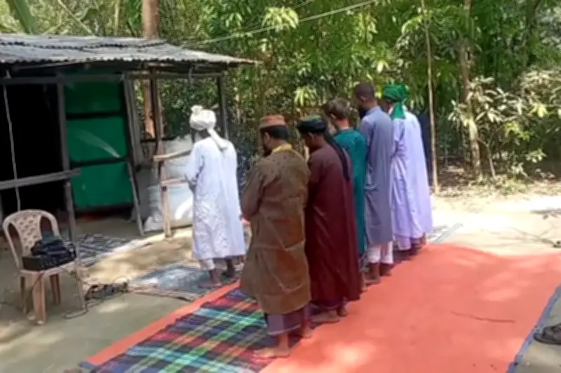 চাঁদপুরে সাত মুসল্লির ঈদ: সৌদির আগেই ঈদুল ফিতর উদযাপন