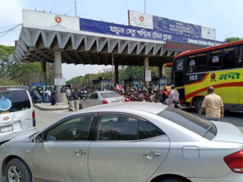 যমুনা সেতুতে যানজটে টোল প্লাজা দেড় ঘণ্টা বন্ধ, উত্তরবঙ্গগামী লেন একমুখী করা হয়