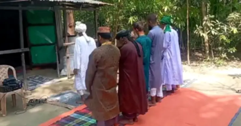 চাঁদপুরে ব্যতিক্রমী ঈদ উদযাপন: সাত মুসল্লির নামাজে মাইকে 'ঈদ মুবারক' ঘোষণা