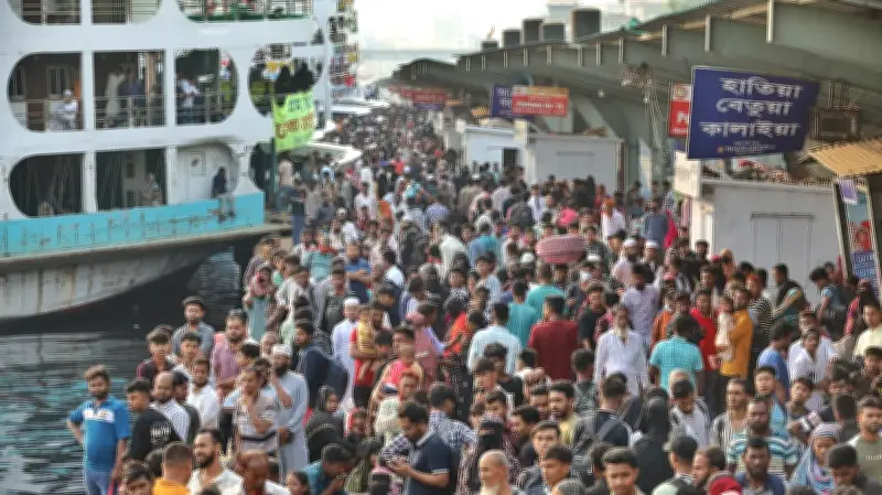 ঈদে সদরঘাট লঞ্চ টার্মিনালে যাত্রীদের চাপ, ভোগান্তি অব্যাহত