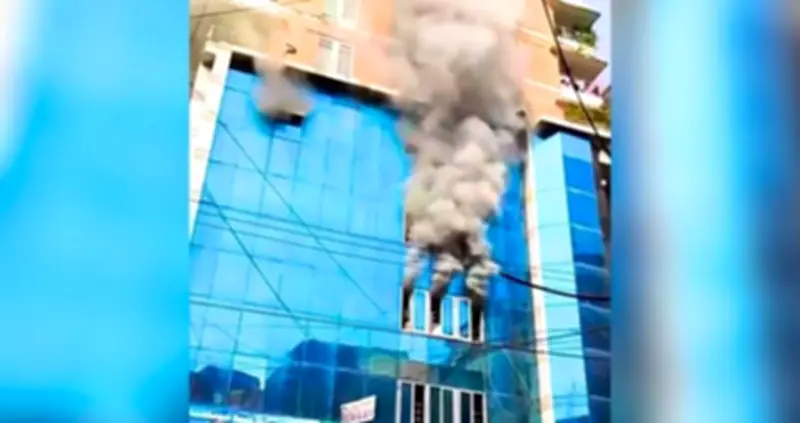 চট্টগ্রাম শপিং মলে আগুনে নিহত ২, আহত ২; ঢাকায় ঈদ জামাতে কঠোর নিরাপত্তা