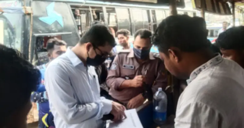 ঈদযাত্রায় অতিরিক্ত ভাড়া আদায়: টঙ্গীতে বাস কাউন্টারে জরিমানা ৩৫ হাজার টাকা