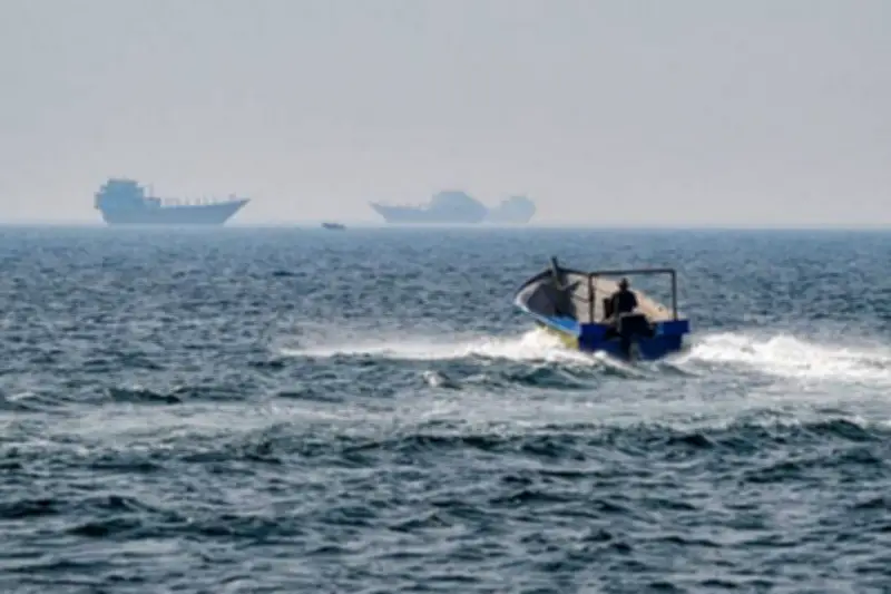 হরমুজ প্রণালীতে জাহাজ চলাচল নিশ্চিত করতে ছয় দেশের প্রস্তুতি, জ্বালানি বাজার স্থিতিশীলকরণের আহ্বান