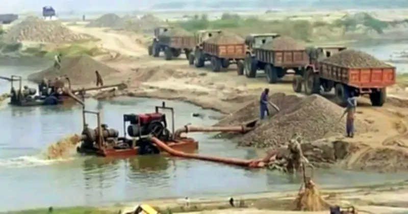 নীলফামারীর তিস্তা নদীতে অবৈধ পাথর উত্তোলন ঠেকাতে হামলা, আহত ১৭