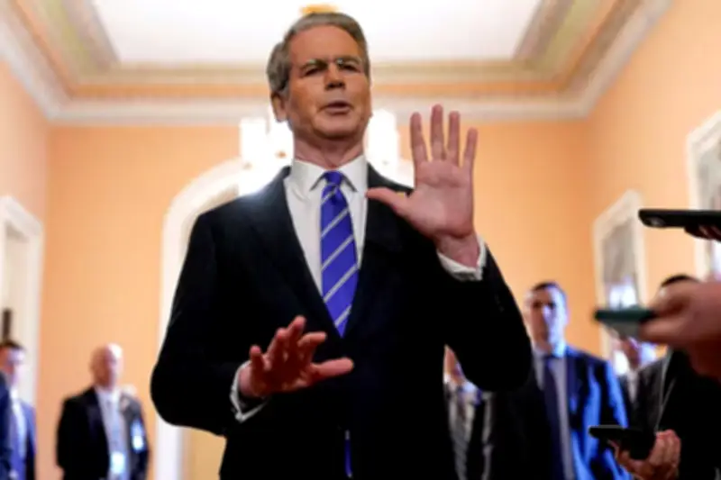 তেলের সরবরাহ বাড়াতে ইরানি তেলের ওপর থেকে নিষেধাজ্ঞা শিথিল করতে পারে যুক্তরাষ্ট্র