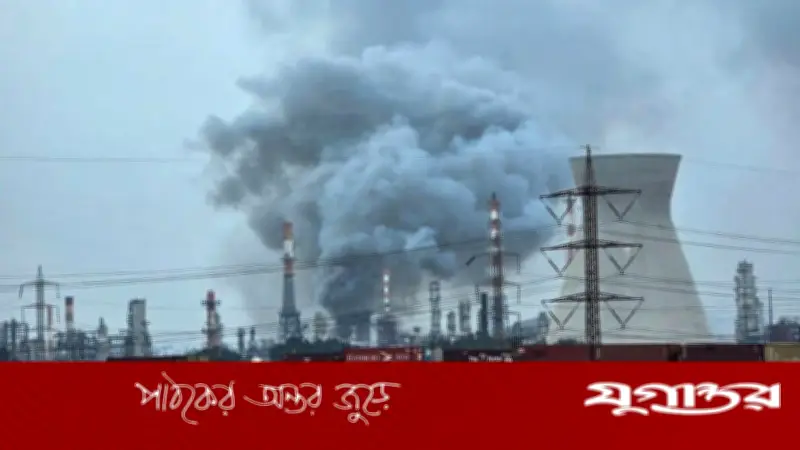 ইরানের ক্ষেপণাস্ত্র হামলায় ইসরাইলের হাইফা তেল শোধনাগারে আগুন, জ্বালানি সংঘাত তীব্র