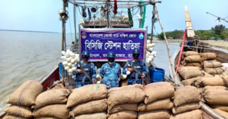 বাংলাদেশ কোস্ট গার্ডের অভিযানে আটক ৭৬০ বস্তা আলু, মিয়ানমারে পাচারের চেষ্টা