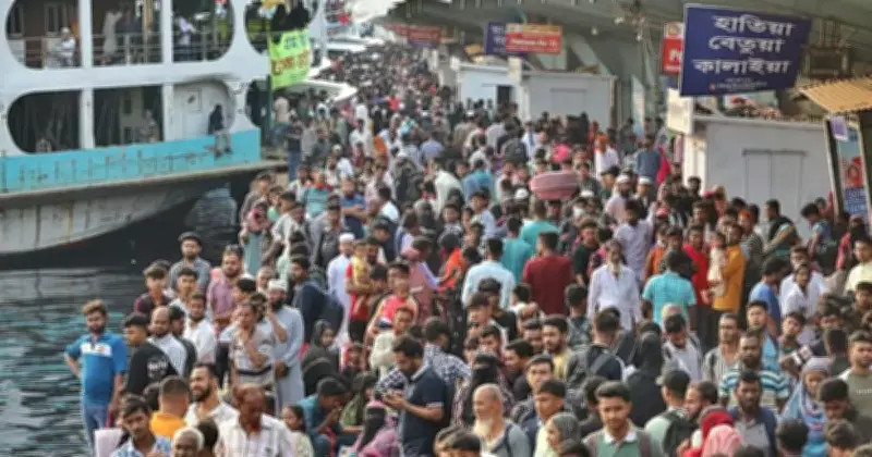 নির্ধারিত সময় লঙ্ঘন ও যাত্রী হয়রানির অভিযোগে তিন লঞ্চে ৭০ হাজার টাকা জরিমানা