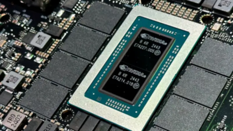 মোবাইল ফোনের দাম কমবে কি? সরকারের নতুন নীতিমালা নিয়ে আলোচনা