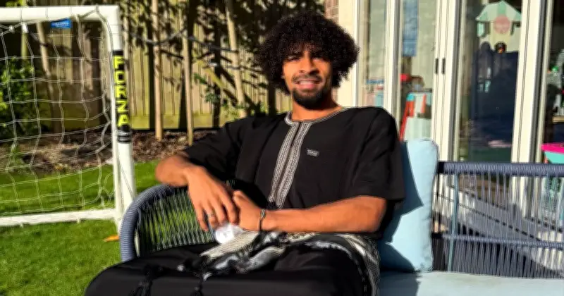 ঈদুল ফিতর উদযাপন ও ফুটবল দলের প্রস্তুতি: হামজা চৌধুরীর শুভেচ্ছা