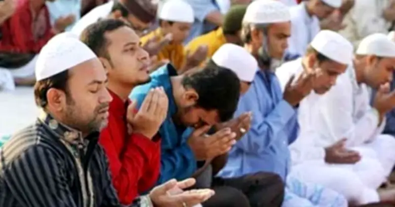 পবিত্র জুমাতুল বিদা আজ: রমজানের শেষ শুক্রবারে দেশব্যাপী বিশেষ দোয়া ও মোনাজাত