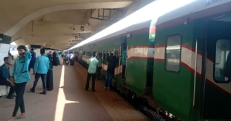 ঈদের আগের দিন কমলাপুরে যাত্রীশূন্য প্ল্যাটফর্ম, নীলসাগর এক্সপ্রেস বাতিল