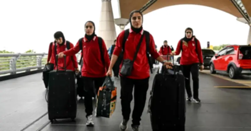 ইরানে ফিরে নারী ফুটবল দলের বীরোচিত সংবর্ধনা, রাজনৈতিক চাপের অভিযোগ