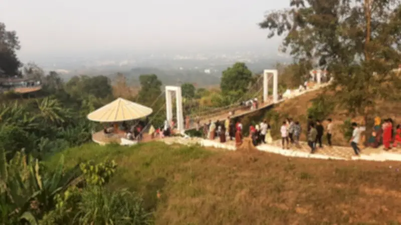 ঈদে খাগড়াছড়ি সজ্জিত, লালমনিরহাটে বিদ্যুৎস্পৃষ্টে মৃত্যু, শিশুর লাশ মিলল চুলায়