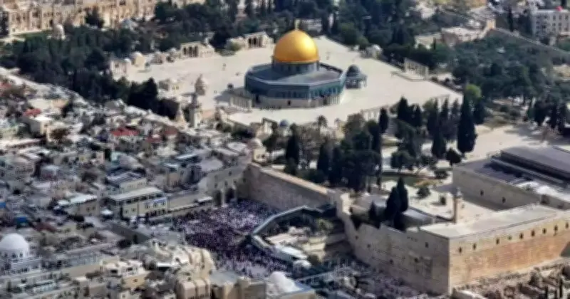 দশকের পর দশক পর প্রথমবারের মতো ঈদের নামাজের জন্য আল-আকসা মসজিদ চত্বর বন্ধ