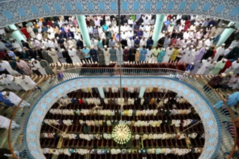 পবিত্র জুমাতুল বিদায় দেশব্যাপী মুসল্লিদের উপচে পড়া ভিড়, বিশেষ দোয়া ও মোনাজাত