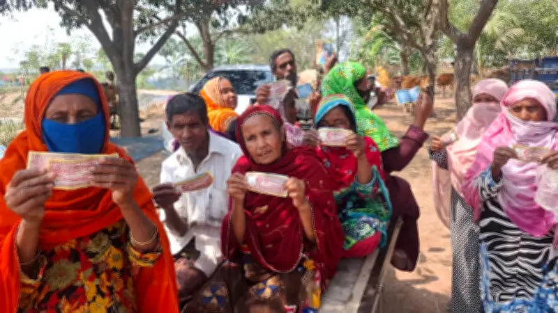 রাজশাহীর কৃষক হাফিজ উদ্দিন মৃধার ঈদ উপহার: নতুন টাকায় আলোকিত ১,২০০ দুস্থ মানুষ