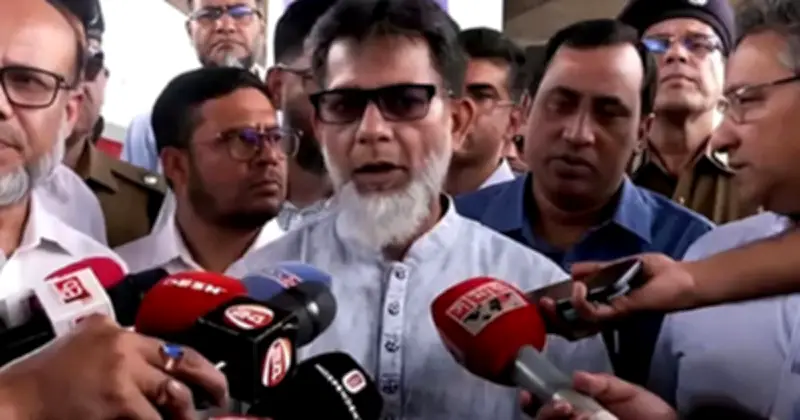 ঈদযাত্রায় ট্রেনে গাফিলতির অভিযোগে কঠোর ব্যবস্থার হুমকি প্রতিমন্ত্রীর