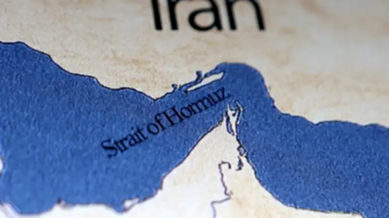 হরমুজ প্রণালিতে জাহাজ চলাচল ৯৫% কম, যুদ্ধের প্রভাবে বিশ্ব বাণিজ্যে সংকট