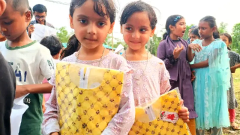 সিলেট বন্ধুসভার সহমর্মিতার ঈদ: ২০০ শিশু ও পরিবারে নতুন পোশাক ও খাদ্যসামগ্রী বিতরণ