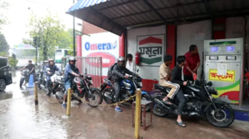 ঈদের আগে ঢাকার ফিলিং স্টেশনে জ্বালানি তেলের লাইন কম, তবে কিছু স্থানে রেশনিং অব্যাহত