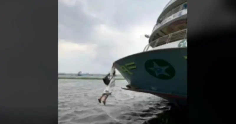 মুন্সীগঞ্জ লঞ্চঘাটে যাত্রীর নদীতে পড়ে যাওয়া, ফায়ার সার্ভিসের দ্রুত উদ্ধার