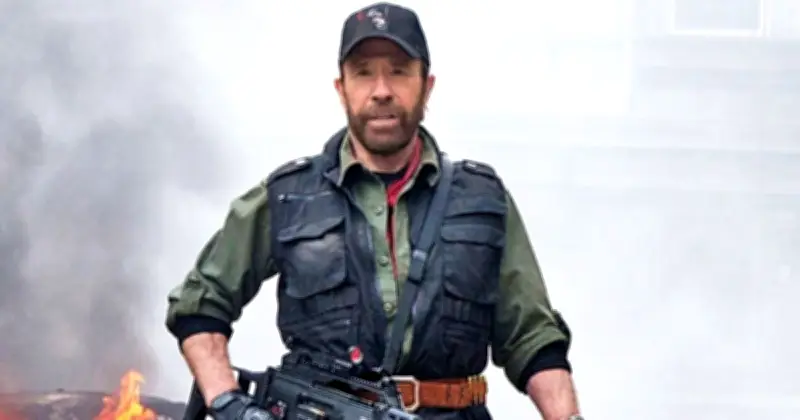 হলিউডের কিংবদন্তি চাক নরিসের জীবনাবসান, ৮৬ বছর বয়সে বিদায় নিলেন অপরাজেয় তারকা