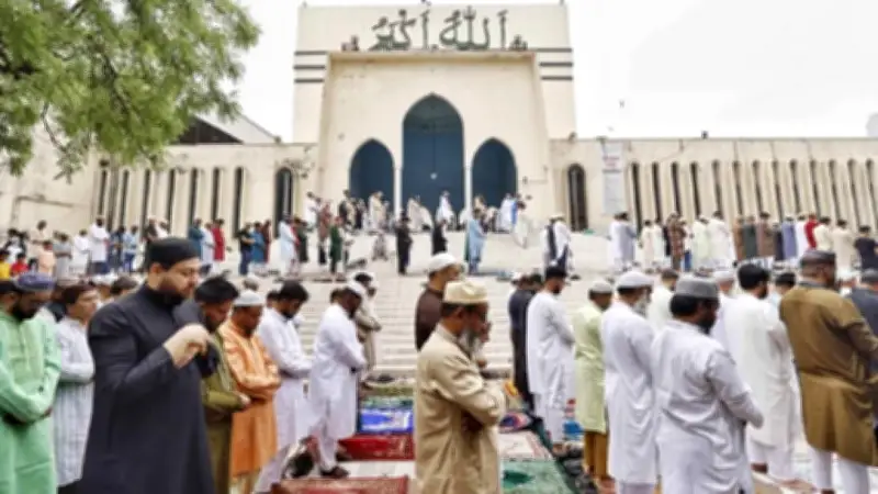 ঈদ-উল-ফিতরে বায়তুল মোকাররমে প্রথম জামাত অনুষ্ঠিত, ঢাকায় মাত্র দুটি ঈদগাহ