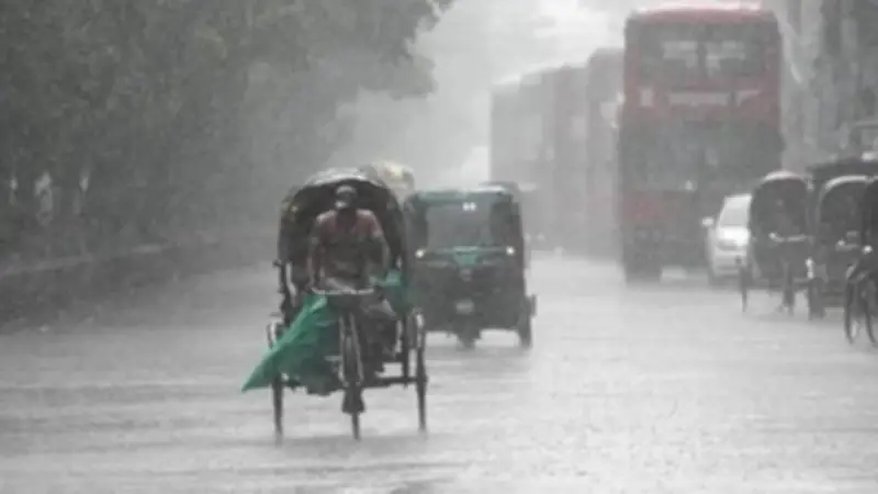 ঈদে রাজধানীতে দুপুরের মধ্যে বজ্রসহ বৃষ্টির শঙ্কা, বায়তুল মোকাররমে প্রথম জামাত অনুষ্ঠিত