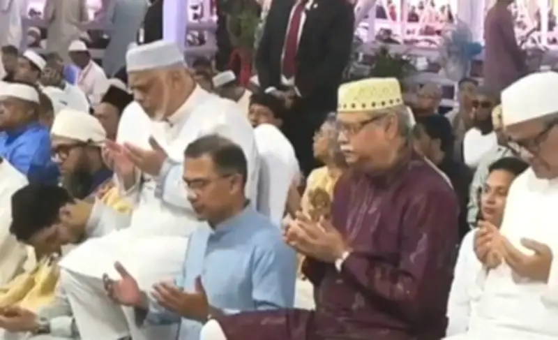 জাতীয় ঈদগাহে একসঙ্গে রাষ্ট্রপতি-প্রধানমন্ত্রীর নামাজ, যুদ্ধময় বিশ্বে শান্তির প্রার্থনা