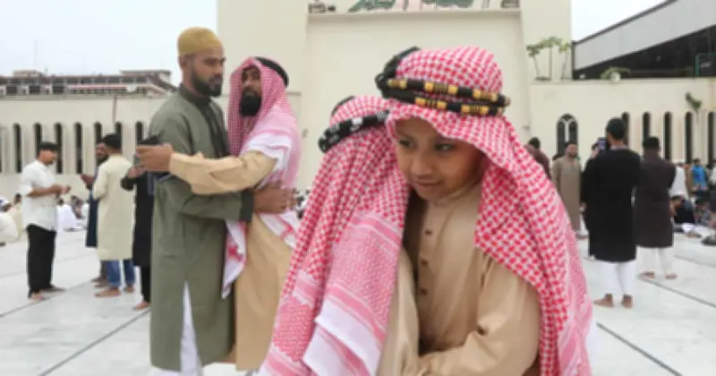 ধর্মীয় ভাবগাম্ভীর্যে সারা দেশে পবিত্র ঈদুল ফিতর উদযাপিত